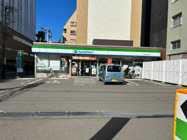 ファミリーマート博多大博町店：221m