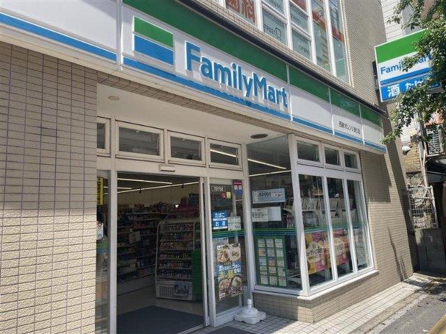 ファミリーマート：80m
