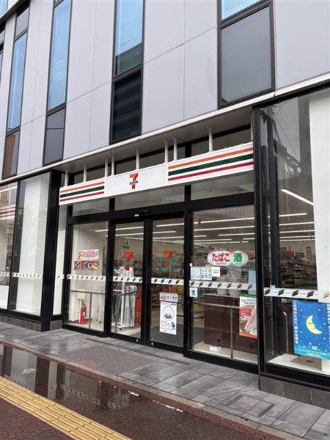 セブンイレブン博多駅前4丁目店：183m