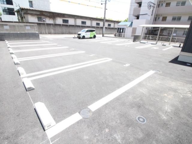 ラコルト板付（101） 駐車場