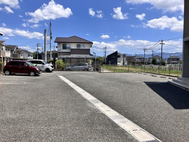 モダンコート野多目　B棟（202） 駐車場