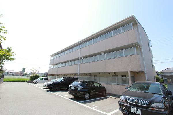 アンプルールフェールフリージア（103） 駐車場