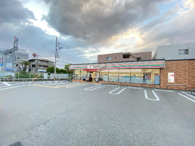 セブンイレブン阪急新伊丹駅前店：338m
