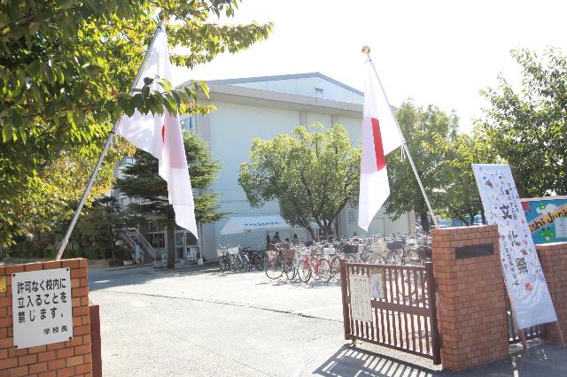 伊丹市立西中学校：1104m
