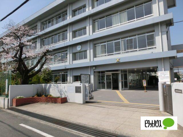 伊丹市立伊丹高校：840m