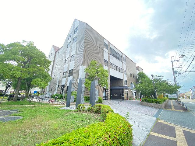 伊丹市立図書館南分館：1059m