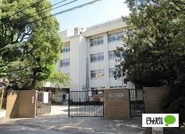 尼崎市立塚口中学校：329m