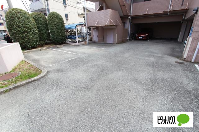 ボンヌール伊丹（302） 駐車場