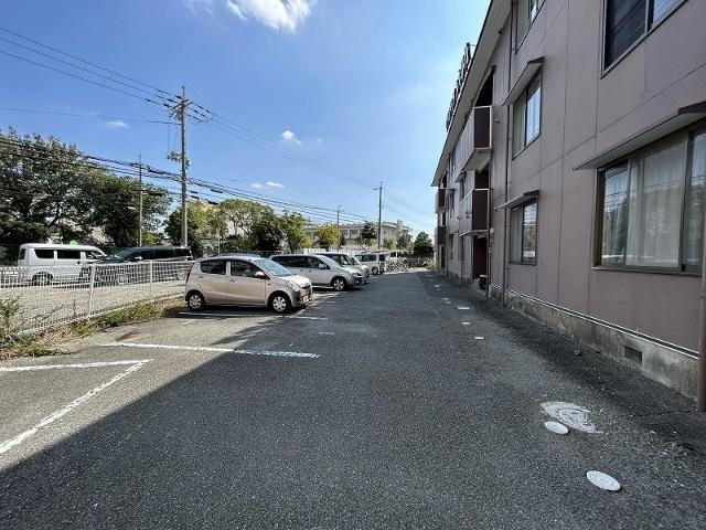 グランディアルネ伊丹 駐車場