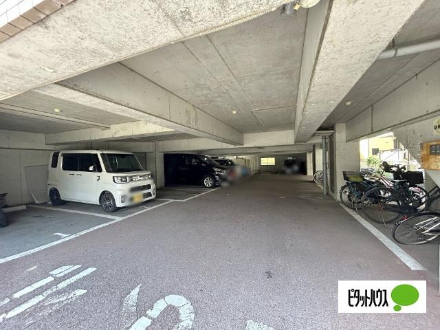 フライブルク瑞穂（403） 駐車場