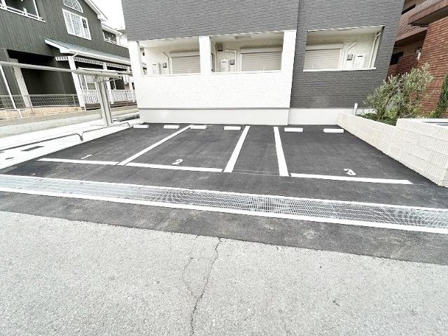 フジパレス新伊丹 駐車場