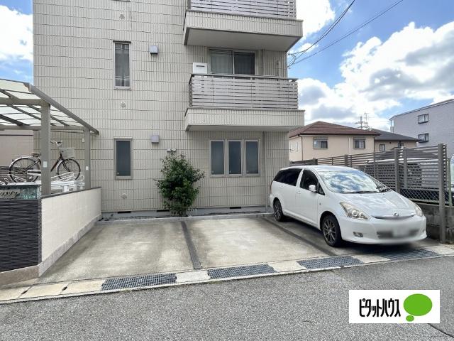 グリーンメゾン 駐車場