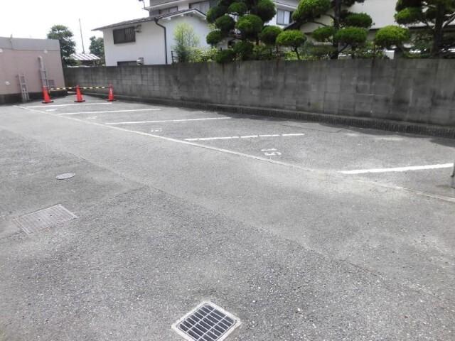 ハイツ瑞原（302） 駐車場
