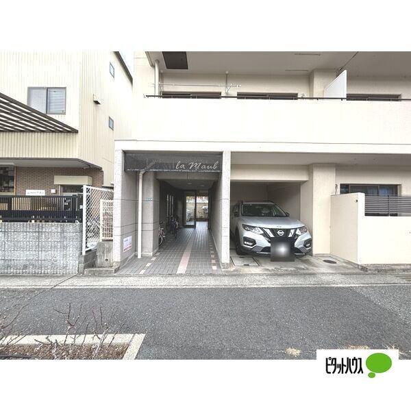 ラモーブ（301） 駐車場