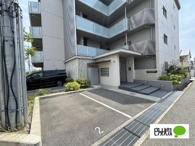 キャトルセゾン荒牧 駐車場