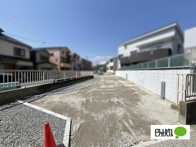 ルミエール野間北 駐車場