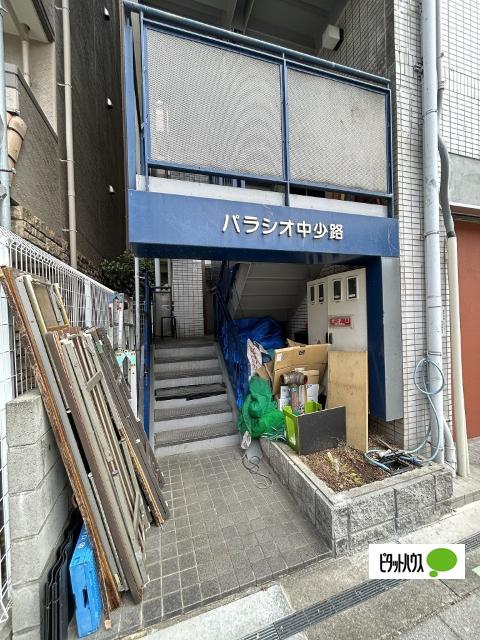 パラシオ中少路（302） エントランス
