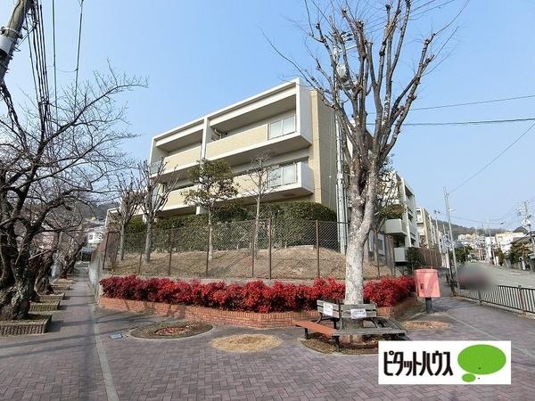 ファミール雲雀丘花屋敷壱番館 外観