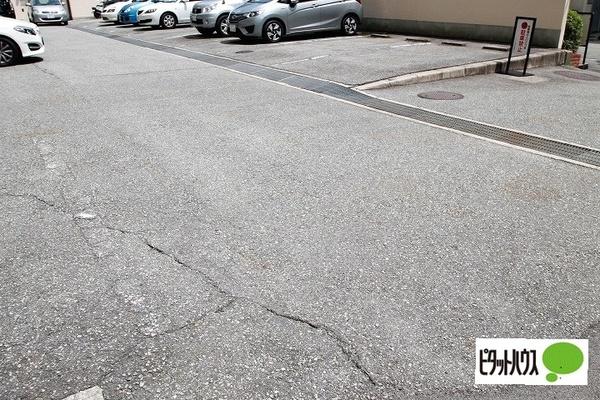 カルム宝塚 駐車場