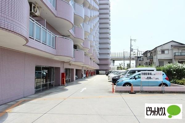 シャンテ川西 駐車場
