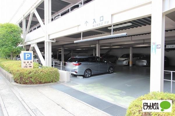 ラ・ヴェール伊丹昆陽池B棟 駐車場
