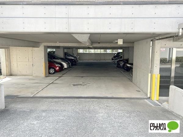 イニシオ伊丹北 駐車場