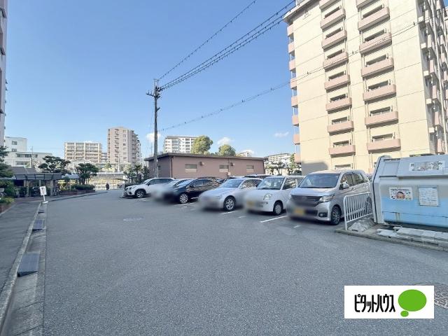 サン伊丹駅前ハイツ B棟 駐車場