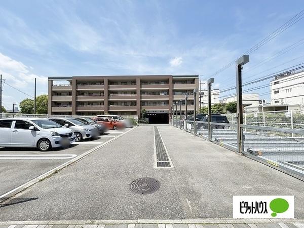 アルビス伊丹千僧二号棟 駐車場