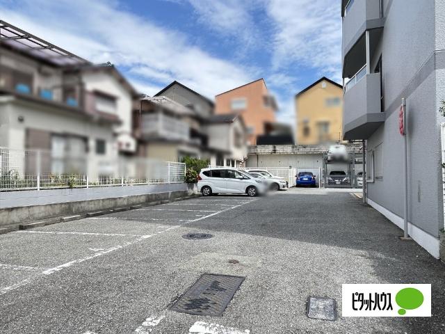 アドリーム伊丹北野 駐車場