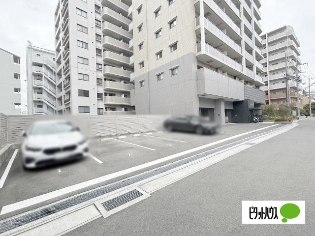 プレサンスロジェ伊丹郷町 駐車場