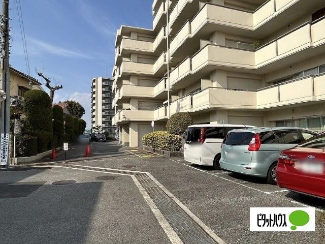 伊丹パーク・ホームズ 駐車場