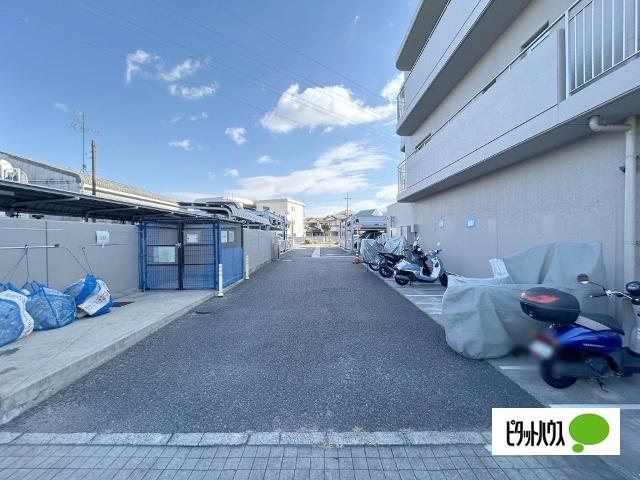 昆陽池西アーバンコンフォート 駐車場