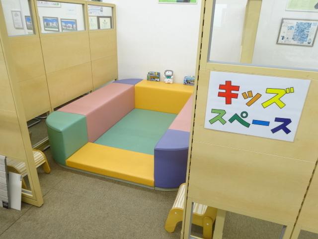 キッズスペース：小さなお子様がいらしても安心です