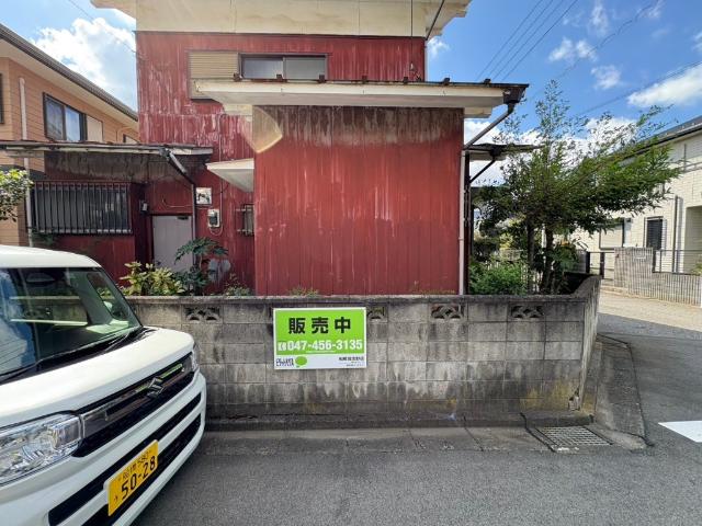 北西側から道路を含む現地