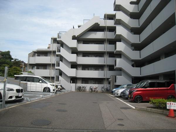 ゼファー船橋薬園台 駐車場