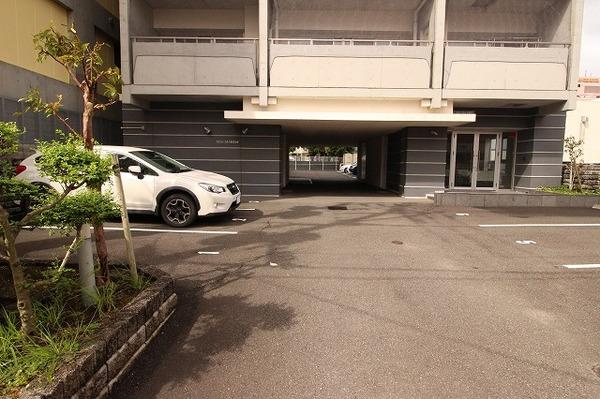 アルテマイスター（801） 駐車場