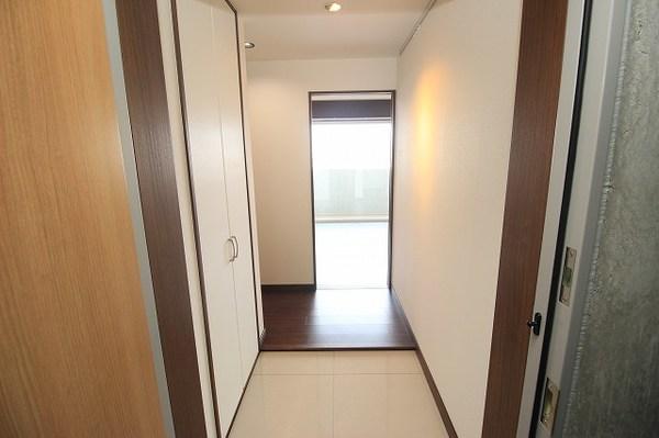 アルテマイスター堀川（502） 玄関