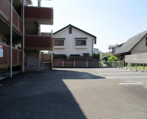 テルガーデン小松（303） 駐車場