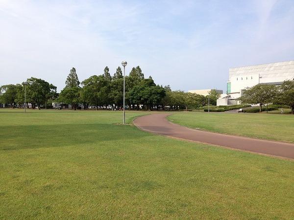 宮崎県総合文化公園：1077m