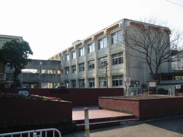 宮崎市立住吉南小学校：855m