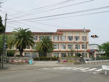 宮崎市立本郷小学校：563m