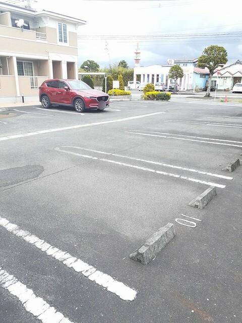 ミッテ　グランツ（102） 駐車場