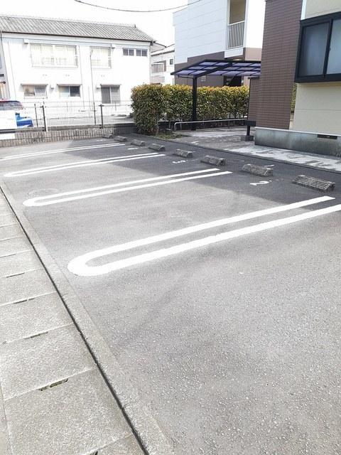 ビバーチェ（202） 駐車場