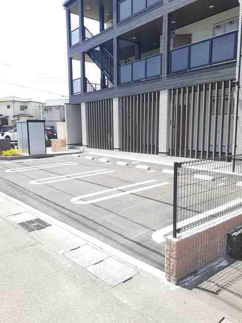 サンモール　鶴島（203） 駐車場