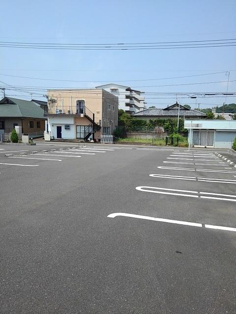 ブランシェ・佐土原Ａ（201） 駐車場