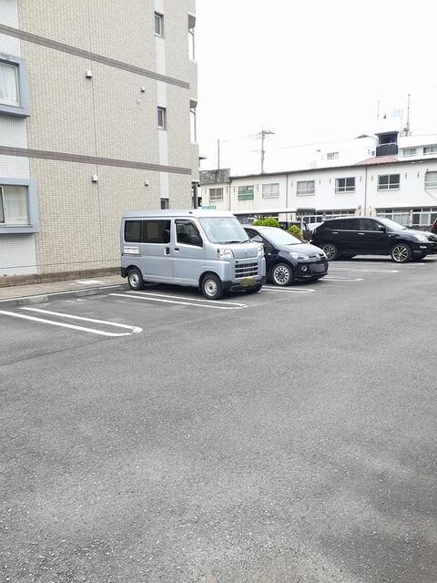 カーサ　フィーネ（201） 駐車場