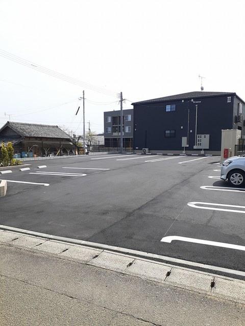 サンリット・ベゼル　Ⅰ（102） 駐車場