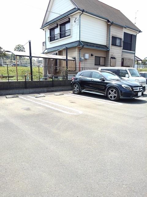 サウス高鍋（203） 駐車場