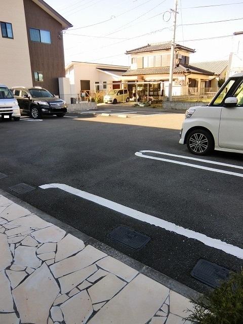 ラッフィナート（102） 駐車場