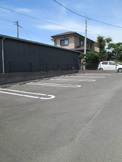 クィーンベル　Ⅱ（201） 駐車場